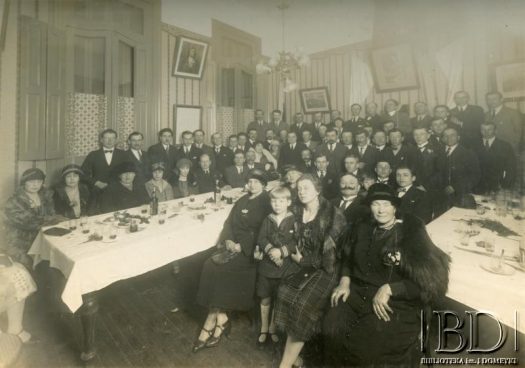 Fotografia z albumu: Działacze towarzystw polskich w Argentynie / Fotografía del álbum: Activistas de las asociaciones polacas en Argentina