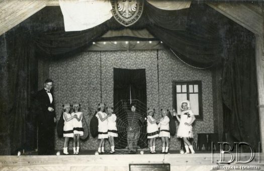 Fotografia z albumu: Działacze towarzystw polskich w Argentynie / Fotografía del álbum: Activistas de las asociaciones polacas en Argentina