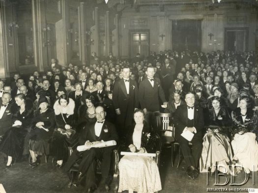 Fotografia z albumu: Działacze towarzystw polskich w Argentynie / Fotografía del álbum: Activistas de las asociaciones polacas en Argentina