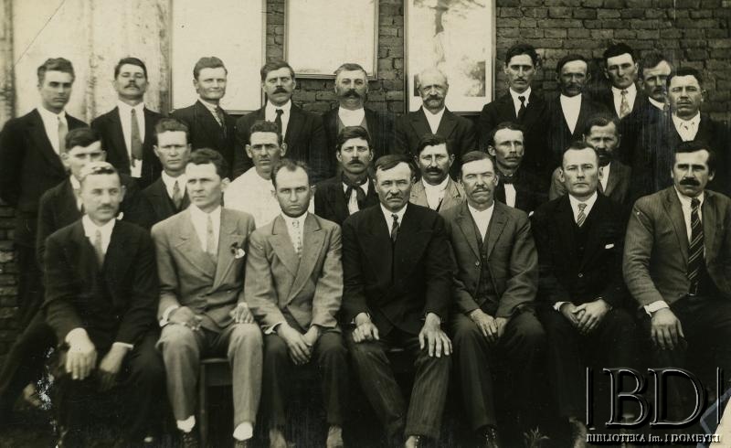 Fotografia z albumu: Działacze towarzystw polskich w Argentynie / Fotografía del álbum: Activistas de las asociaciones polacas en Argentina