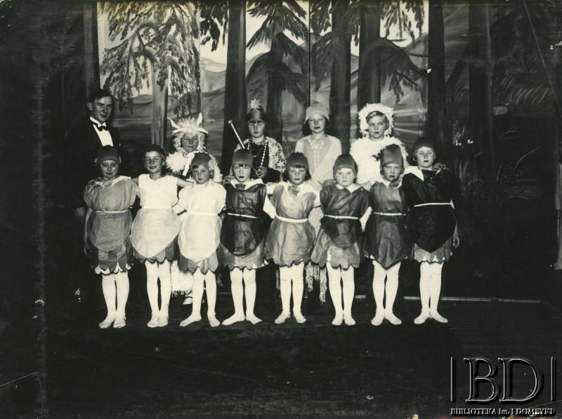 Fotografia z albumu: Działacze towarzystw polskich w Argentynie / Fotografía del álbum: Activistas de las asociaciones polacas en Argentina
