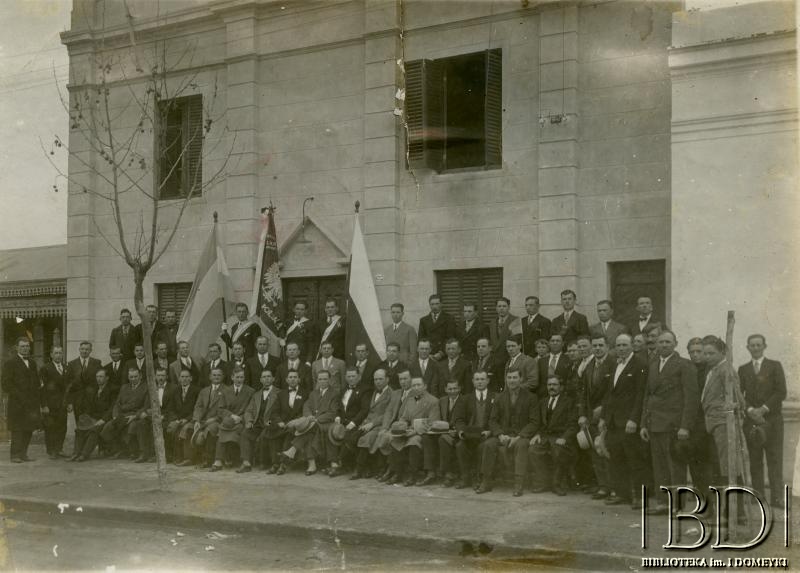 Fotografia z albumu: Działacze towarzystw polskich w Argentynie / Fotografía del álbum: Activistas de las asociaciones polacas en Argentina