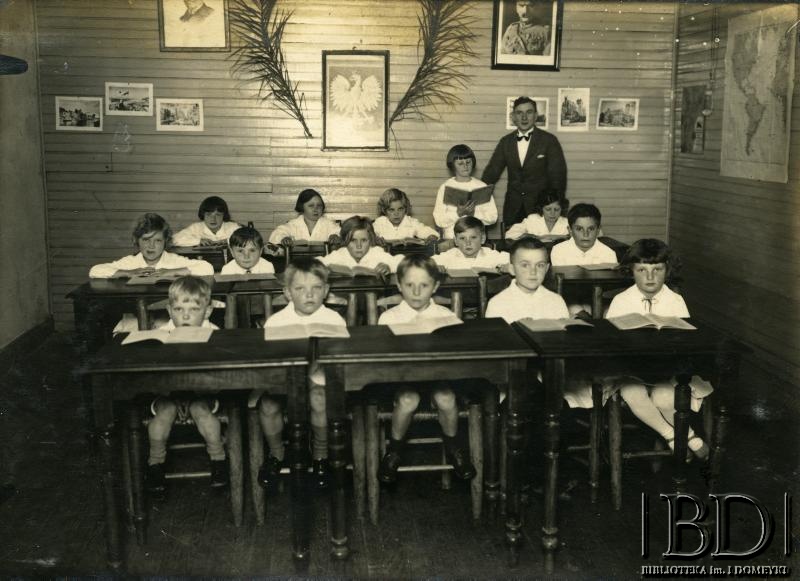 Fotografia z albumu: Działacze towarzystw polskich w Argentynie / Fotografía del álbum: Activistas de las asociaciones polacas en Argentina