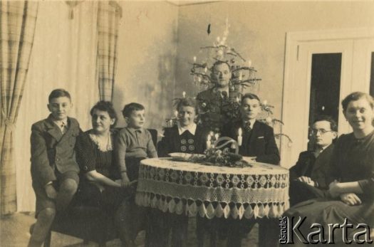 Fotografia ze zbiorów Archiwum Ojców Franciszkanów w Polskiej Misji Katolickiej w Martin Coronado / Fotografía del Archivo de los Padres Franciscanos en la Misión Católica Polaca en Martin Coronado.